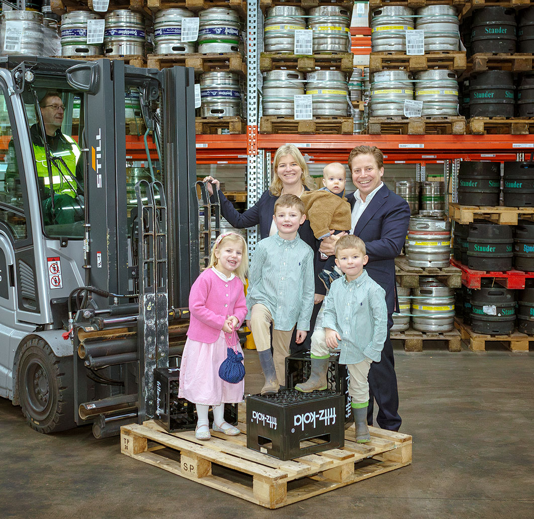 Familie Bohnhoff auf einem Lastwagen mit der nächsten Generation